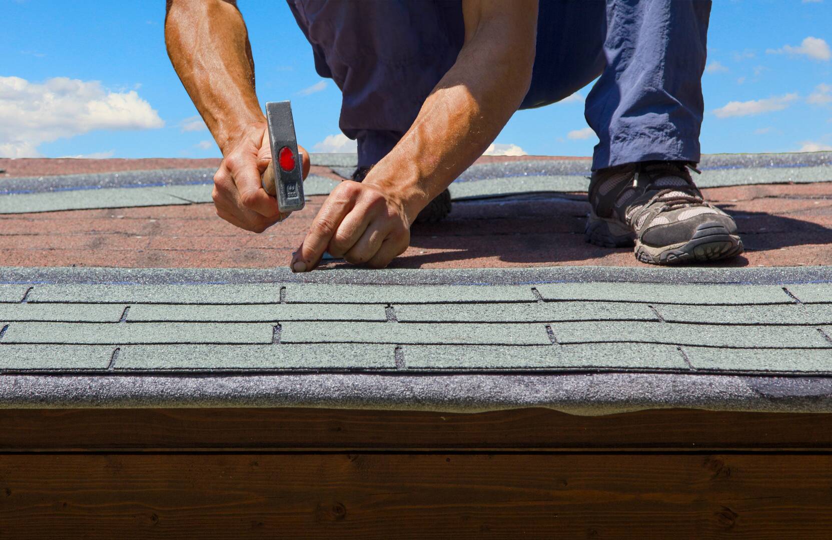 Ross Roofing & Solar logo
